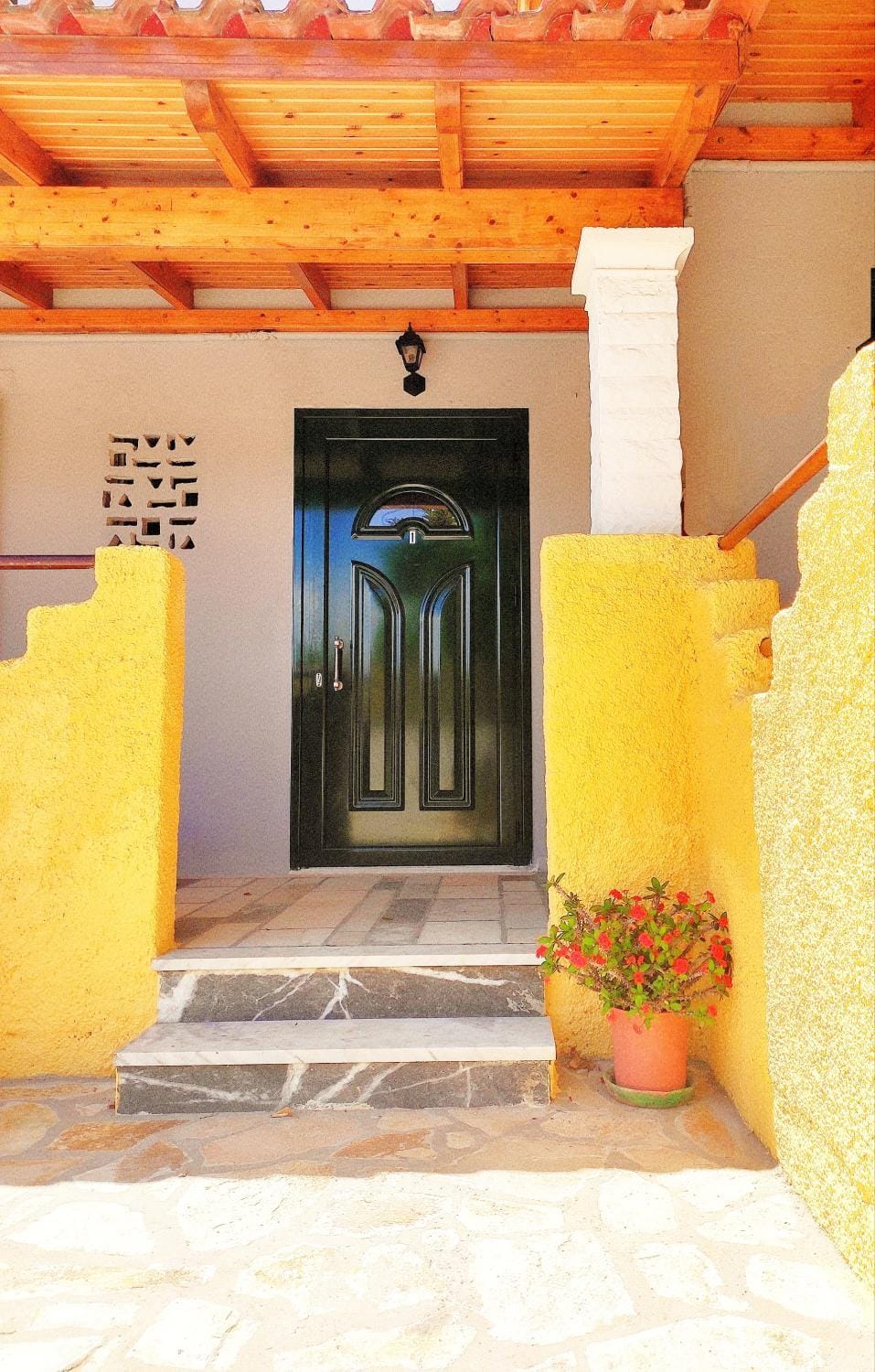 Facade/entrance