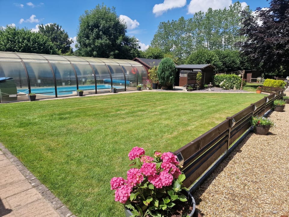 Garden, Swimming pool