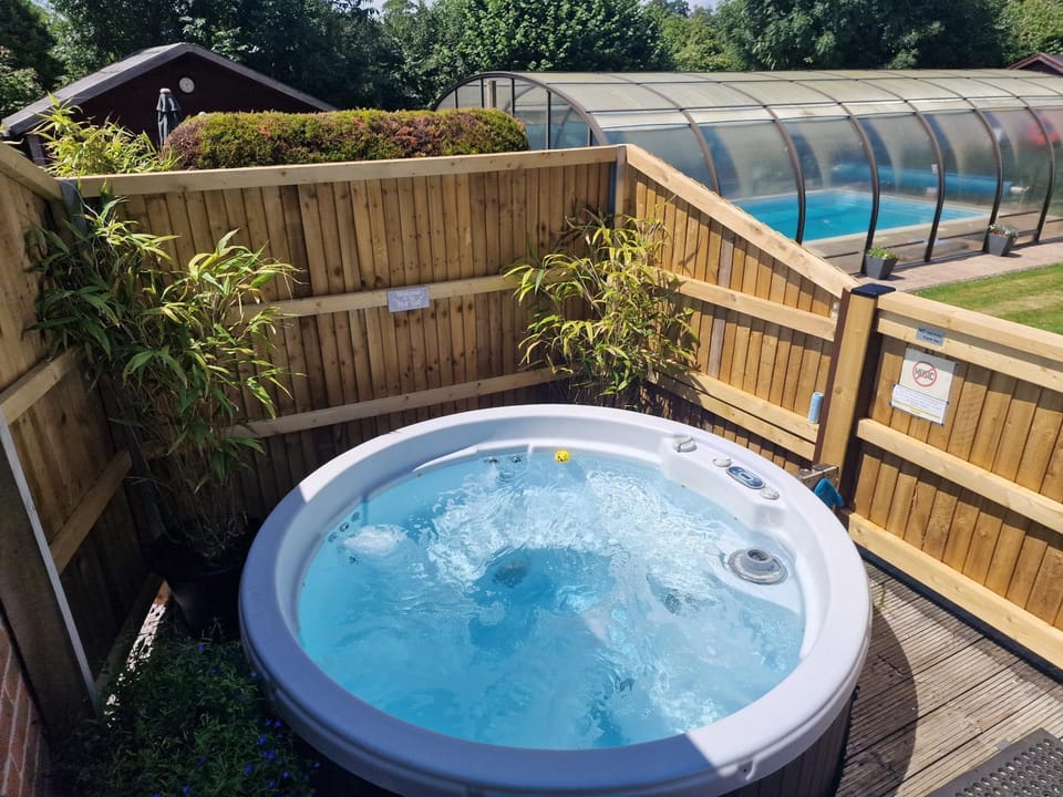Hot Tub, Pool view, Swimming pool