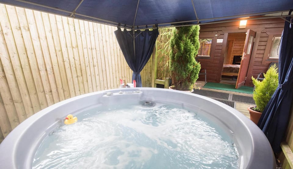 Hot Tub, Hot Tub