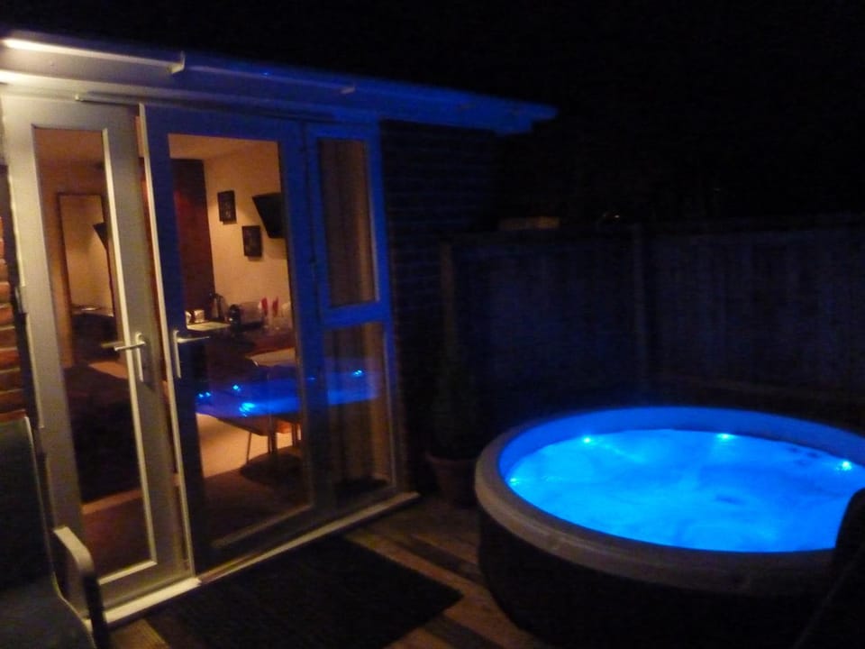 Night, Hot Tub