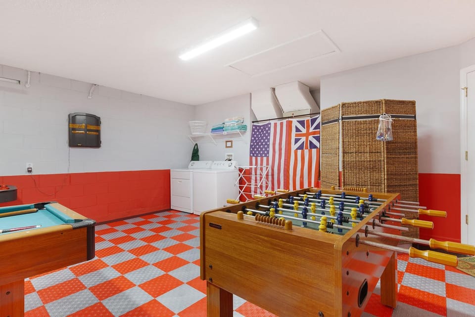 Billiard, Game Room