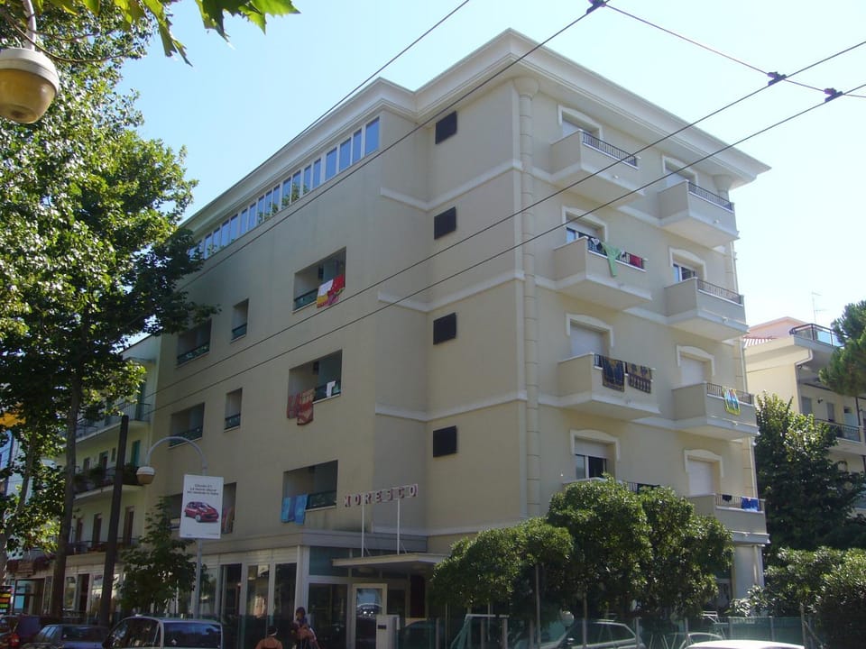 Property building, Facade/entrance, Day, Bird's eye view, Street view