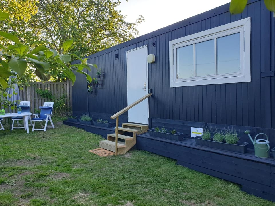 Facade/entrance, Garden