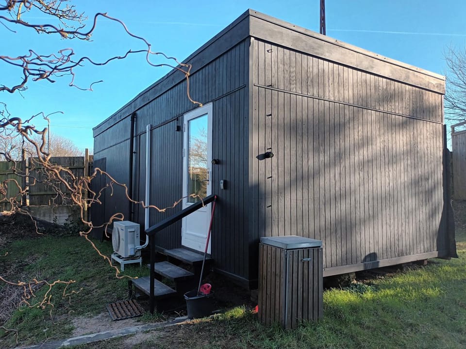 Property building, Facade/entrance, Garden