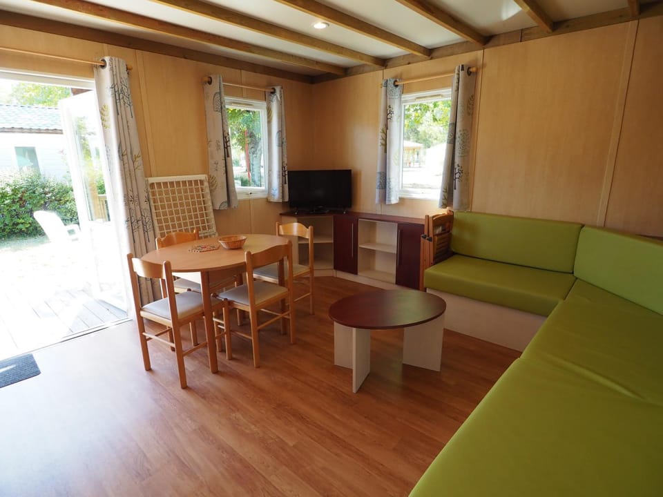 TV and multimedia, Living room, Dining area