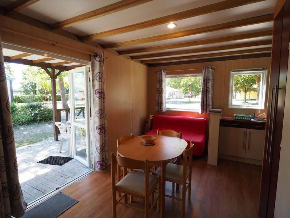 Camping Le Sorlut Campground/ 
RV Resort in Nouvelle-Aquitaine