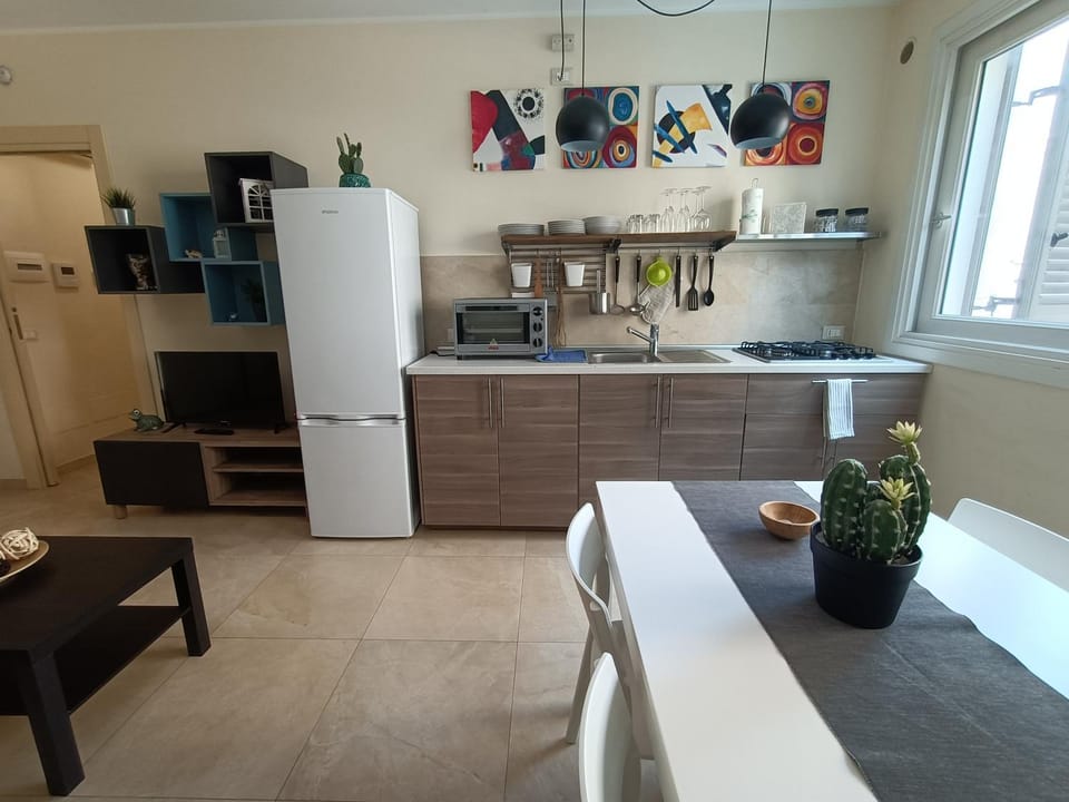 TV and multimedia, Living room, Seating area, Dining area, kitchen, air conditioner