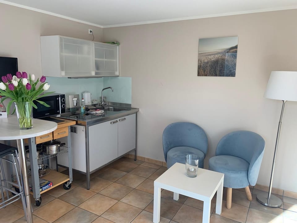 Kitchen or kitchenette, Seating area