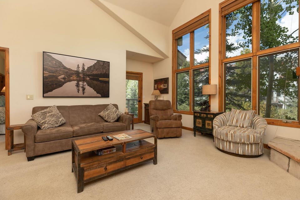 Riverbend Sawmill Run Condo: Ski In/Out Retreat Apartment in Breckenridge