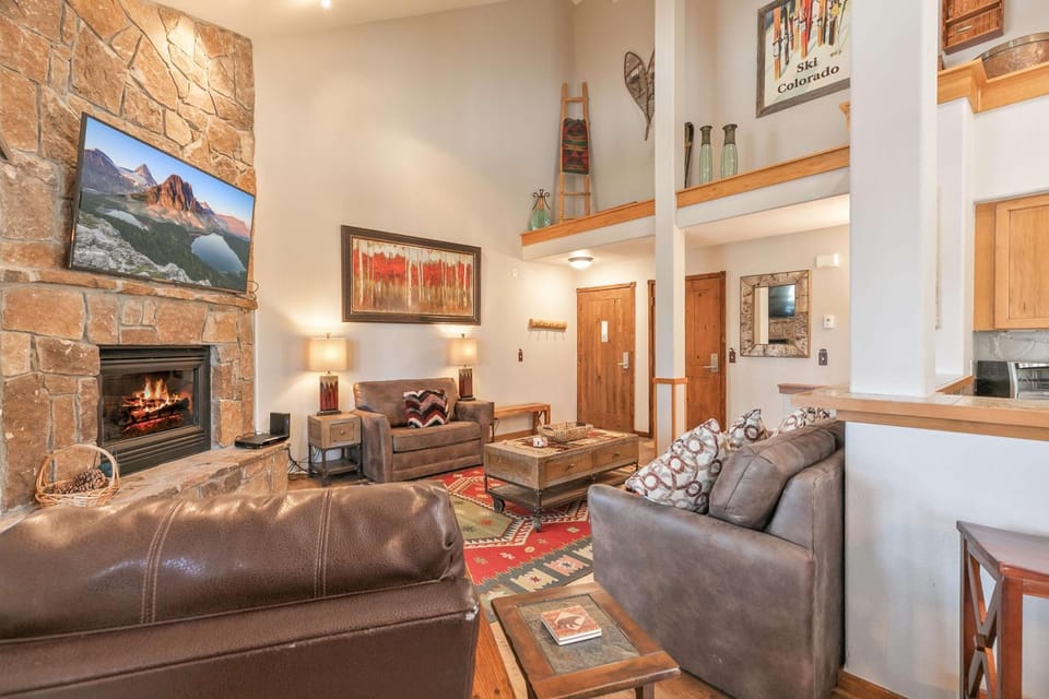 Los Pinos Pine Cone Condo: Stroll To Lift Apartment in Breckenridge