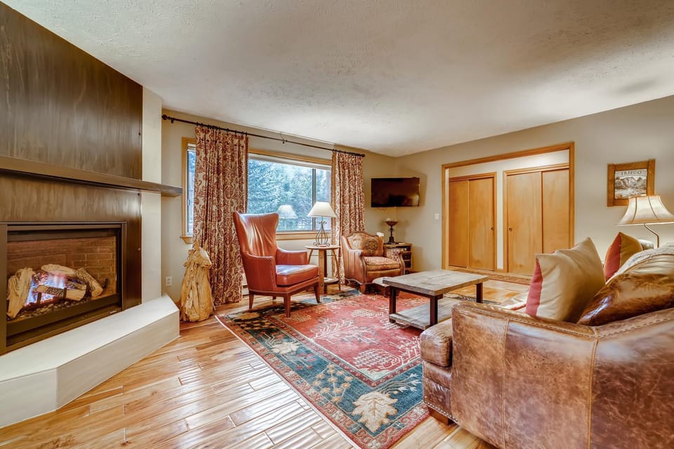 Casa de Montagne Home: High-End Log Home, Downtown Frisco House in Frisco