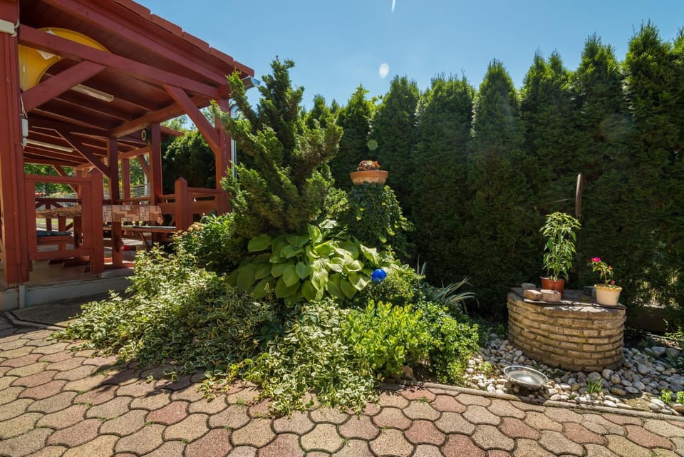 BBQ facilities, Inner courtyard view