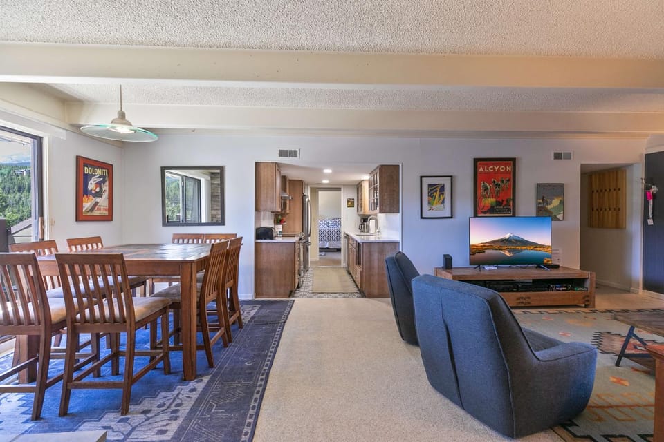 Ski Racquet Club Condo: Fantastic Views, Beautifully Remodeled Apartment in Breckenridge