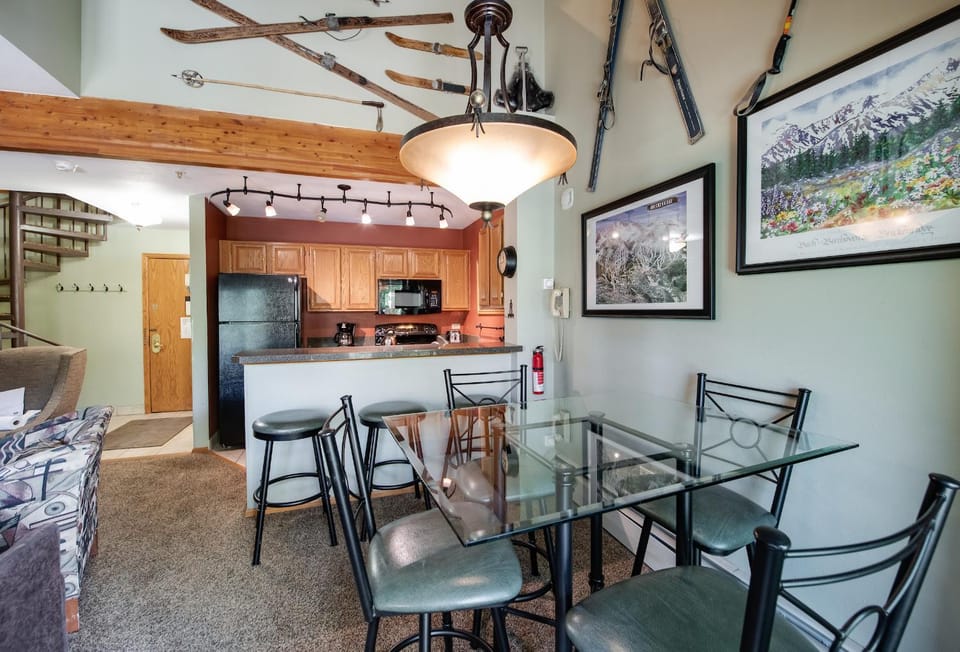 River Mountain Lodge Horseshoe Gulch Condo: Ski-In To Downtown Breck Apartment in Breckenridge