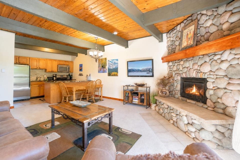 Sundowner Last Run Condo: Ski-In, 2 Blocks To Main St Apartment in Breckenridge