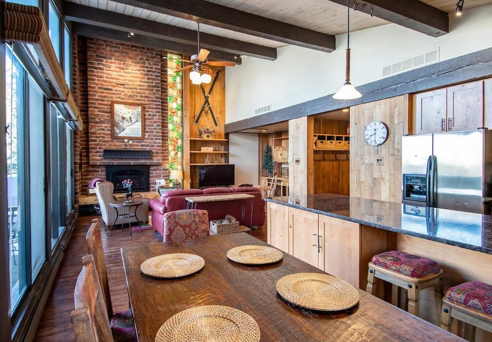 Tamarisk Slalom Condo: Walk To The Slopes/Town Apartment in Breckenridge