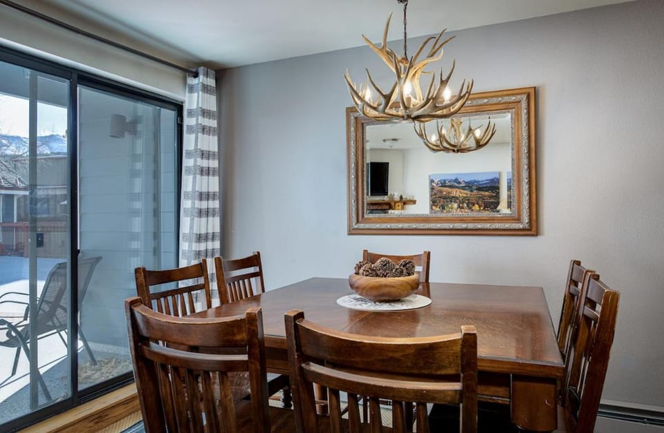 River Mountain Lodge Colorado Trail Condo: Ski-In, Downtown Breck Apartment in Breckenridge