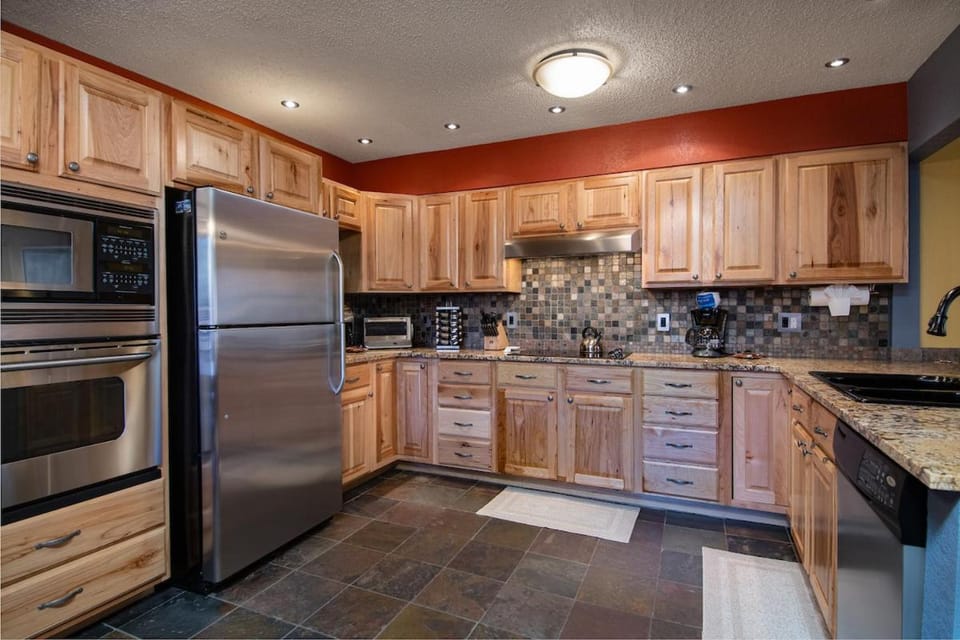 Base 9 Aprés Ski Condo: Stroll To Slopes, Downtown Apartment in Breckenridge