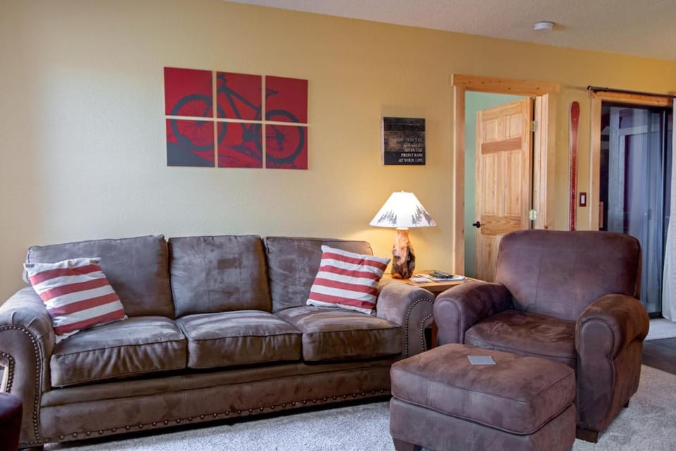 Base 9 Aprés Ski Condo: Stroll To Slopes, Downtown Apartment in Breckenridge