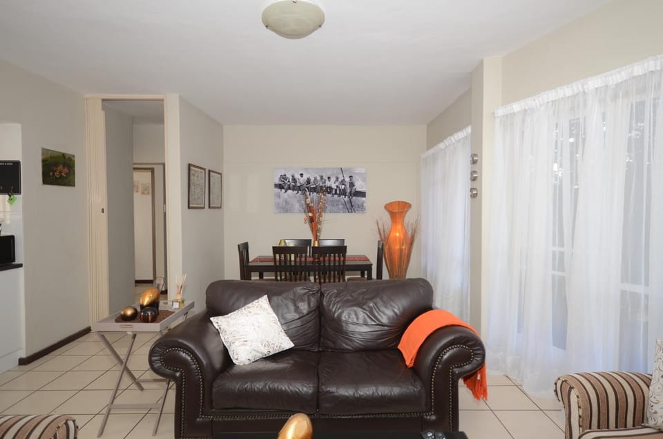 Living room, Photo of the whole room, Seating area