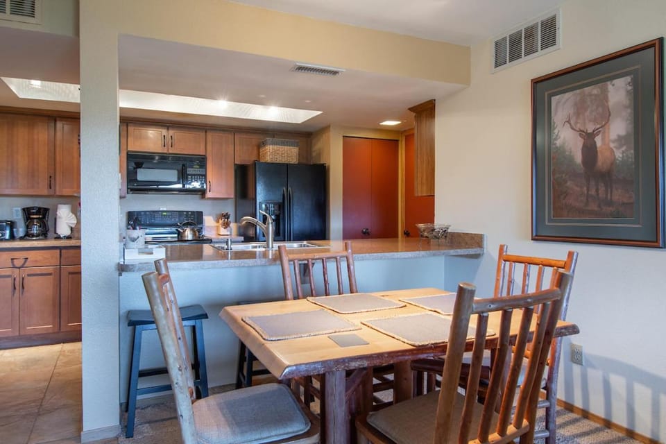 Lake Forest Shoreview Condo: Fantastic Views Apartment in Frisco