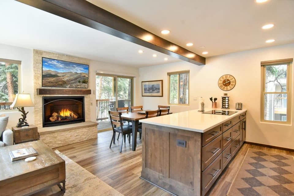 Timbernest Bristlecone Condo: Walk to Lifts Downtown Breckenridge Apartment in Breckenridge