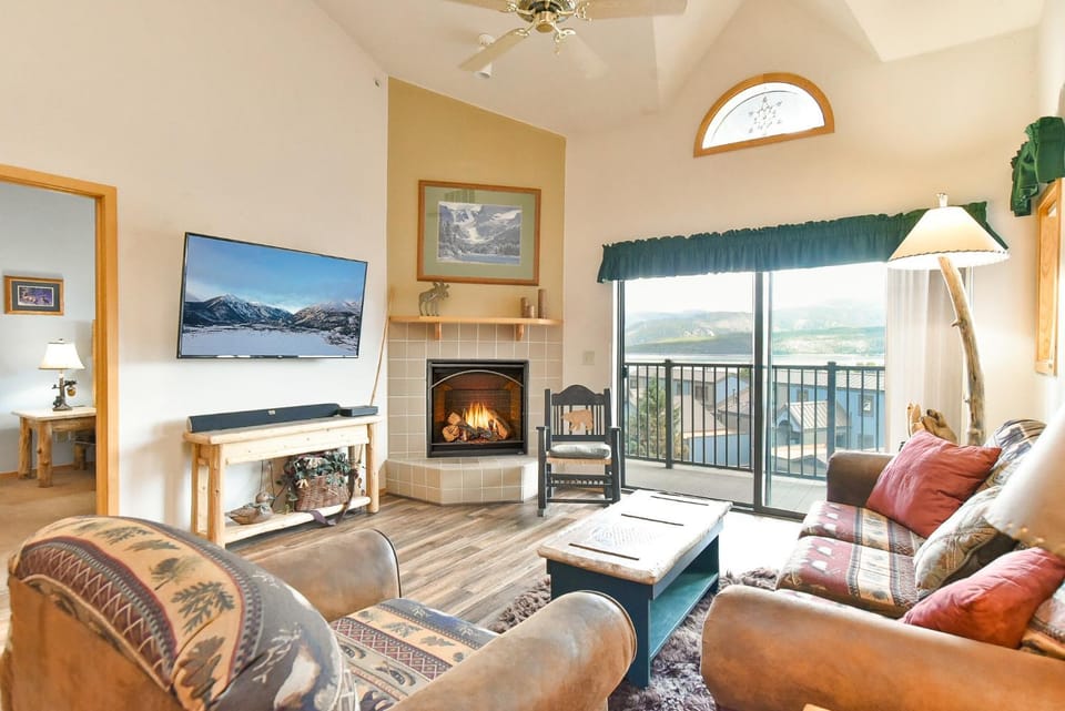 Lake Forest Summit Condo: Great Penthouse Views Apartment in Frisco