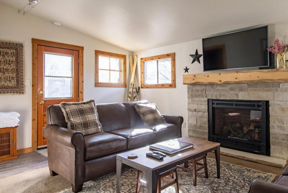 Urban Farmhouse on French Home: Hot Tub, Stroll to Main St House in Breckenridge