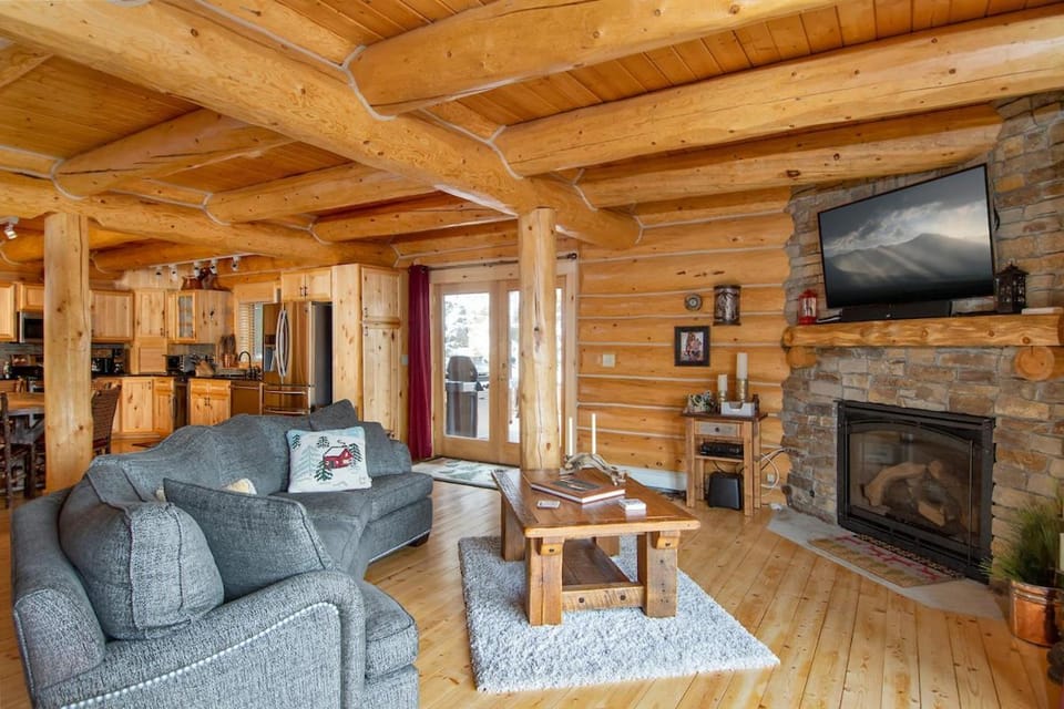 Elk Meadow Lodge: Luxury Log Home, Hot Tub House in Keystone