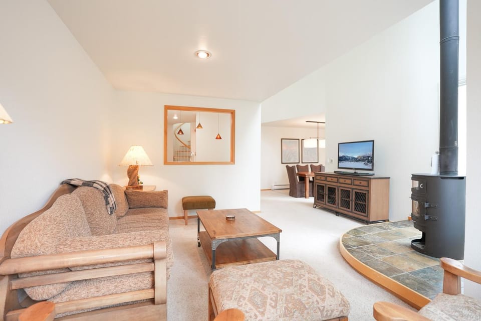 River Glen Streamside Condo: Stroll To Main St, Shuttle Stop Apartment in Frisco