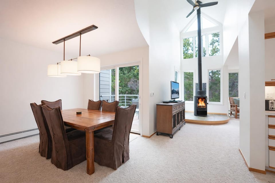 River Glen Streamside Condo: Stroll To Main St, Shuttle Stop Apartment in Frisco