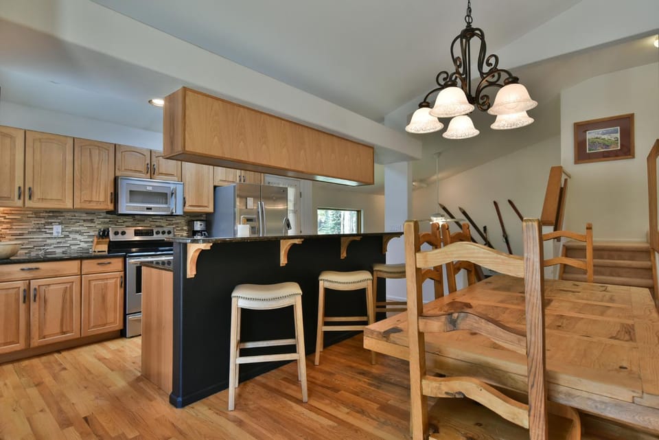 Park Forest Deer Trail Townhome: Hot Tub, On Shuttle Route Apartment in Breckenridge
