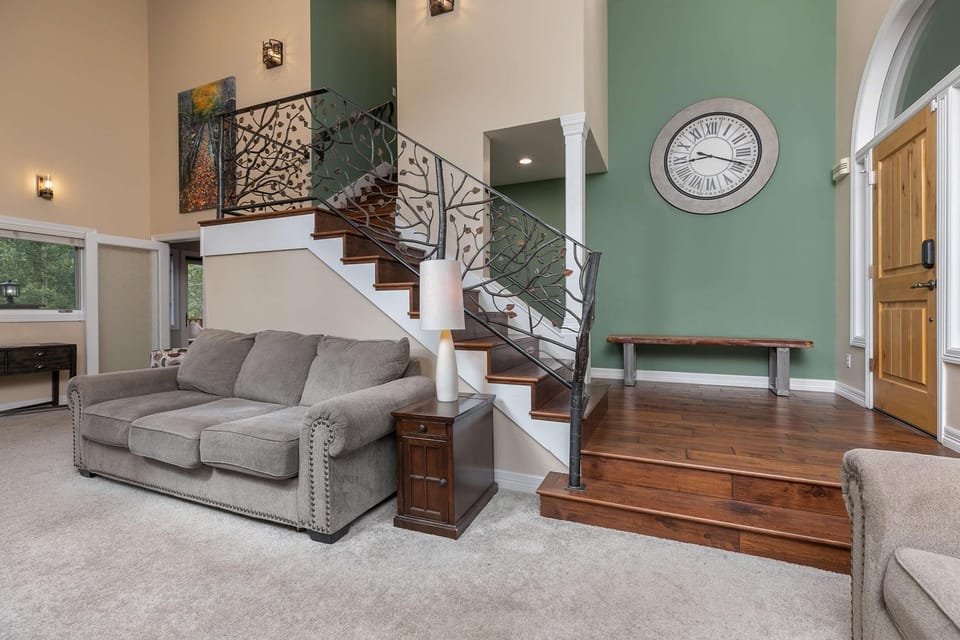 Brooks Hill Lodge Home: Spacious, Hot Tub House in Breckenridge