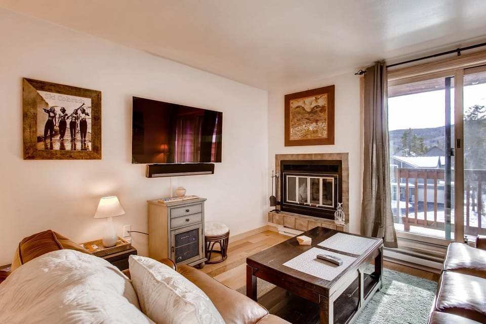 Cedar Lodge Peak One Studio Condo: Downtown Frisco Apartment in Frisco