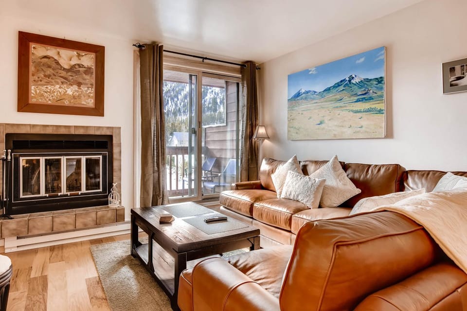 Cedar Lodge Peak One Studio Condo: Downtown Frisco Apartment in Frisco