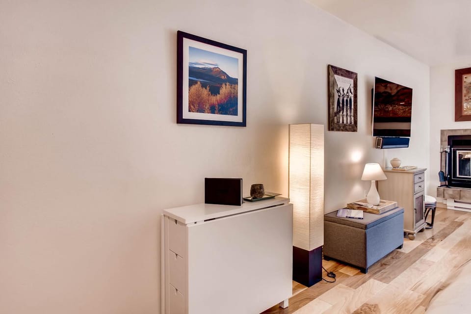 Cedar Lodge Peak One Studio Condo: Downtown Frisco Apartment in Frisco