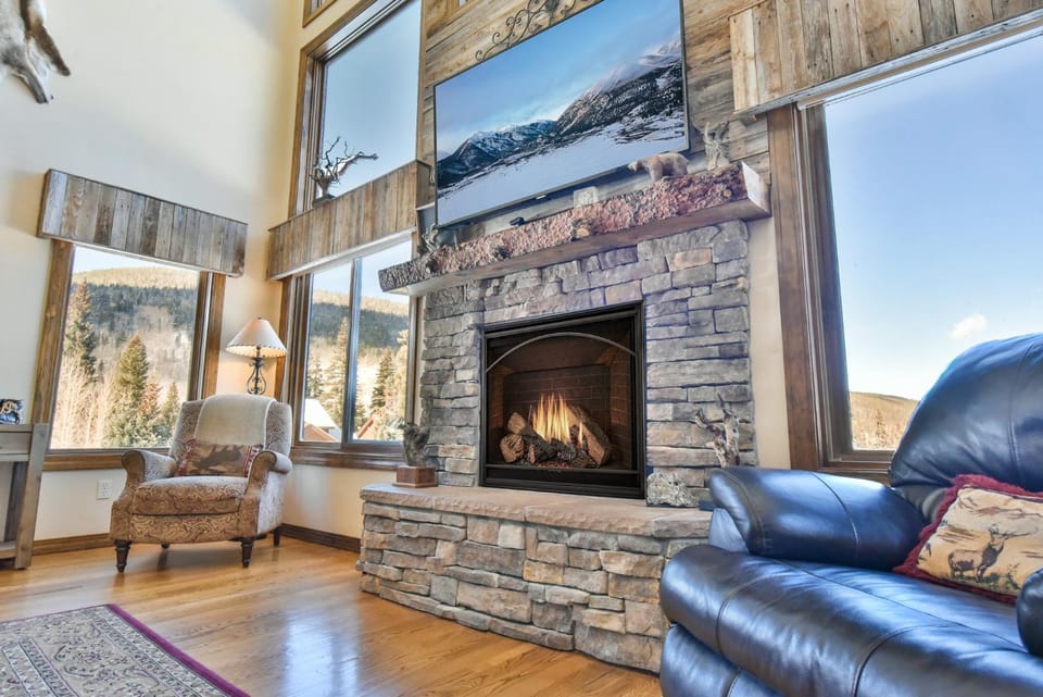 Viking Vista Retreat Luxury Home: Great Views House in Blue River