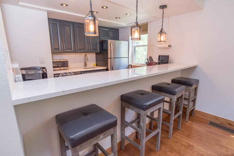 Mountainside Peakview Condo: Cool Location, Updates Apartment in Frisco