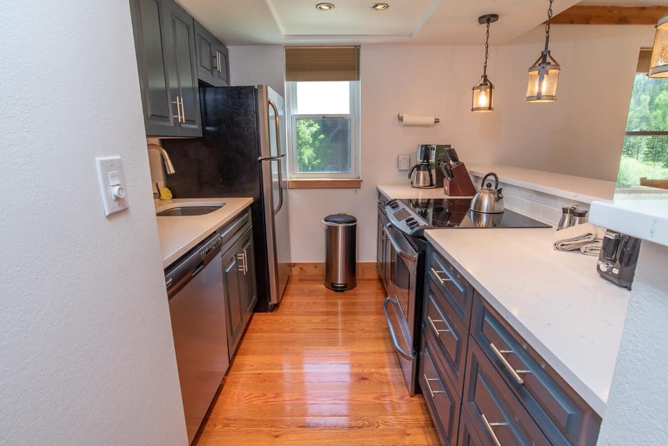 Mountainside Peakview Condo: Cool Location, Updates Apartment in Frisco