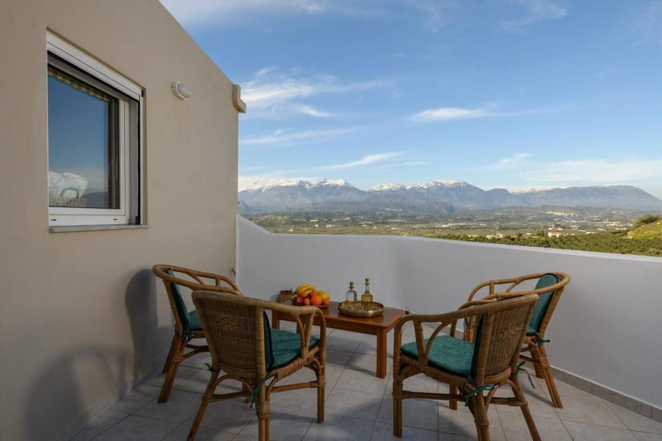 Balcony/Terrace, Mountain view