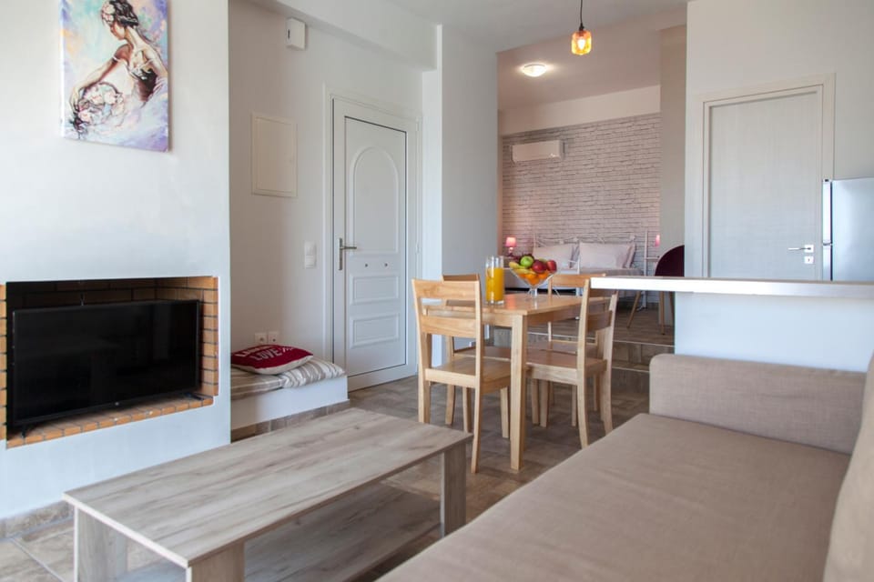 TV and multimedia, Living room, Seating area, Dining area