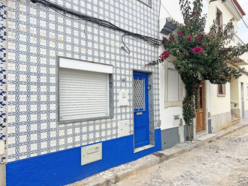 Property building, Day, Neighbourhood, Street view