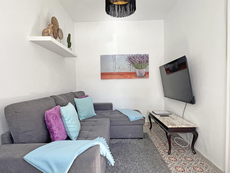 Communal lounge/ TV room, Living room