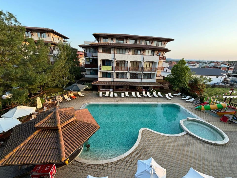 Property building, Pool view
