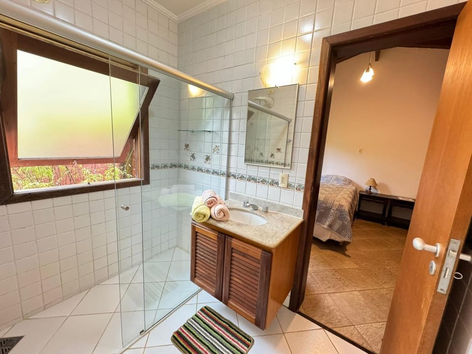 Shower, Photo of the whole room, towels