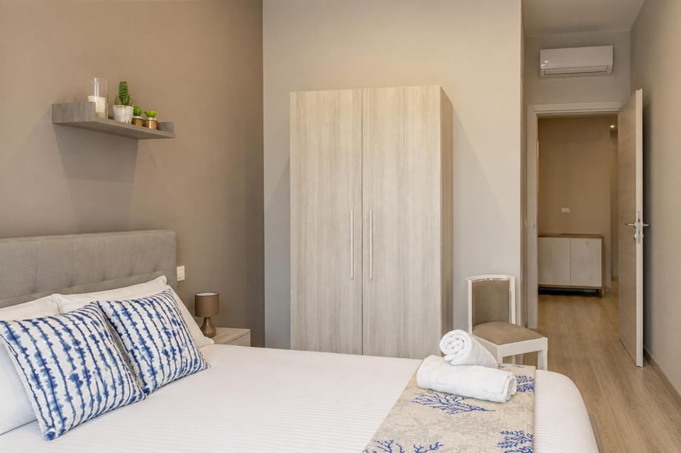 Bed, Photo of the whole room, Bedroom, towels, wardrobe, air conditioner
