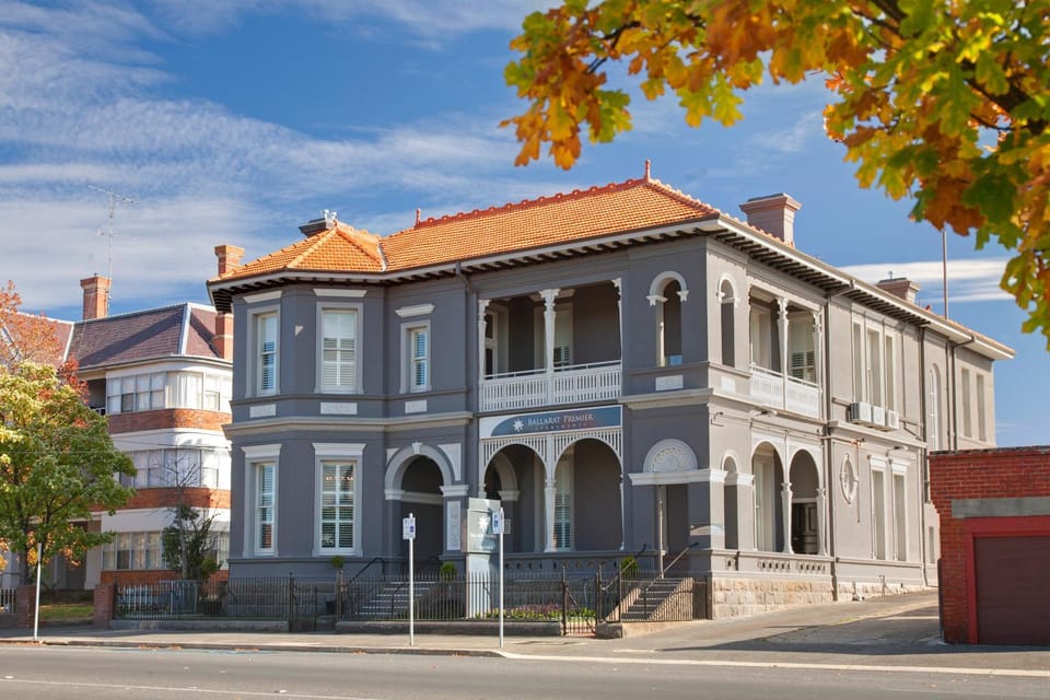 Facade/entrance