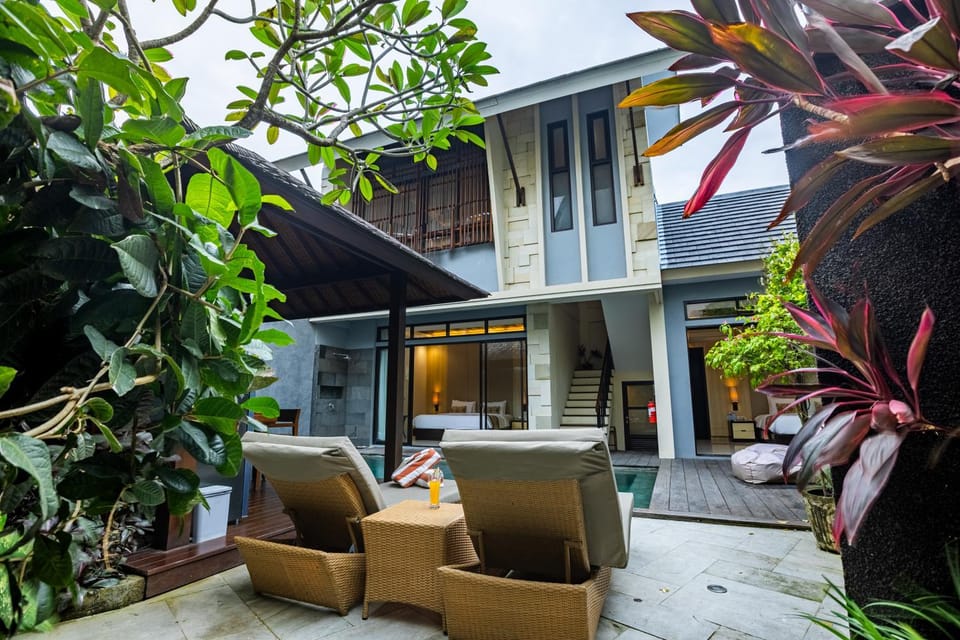 Property building, Garden, Seating area, Garden view