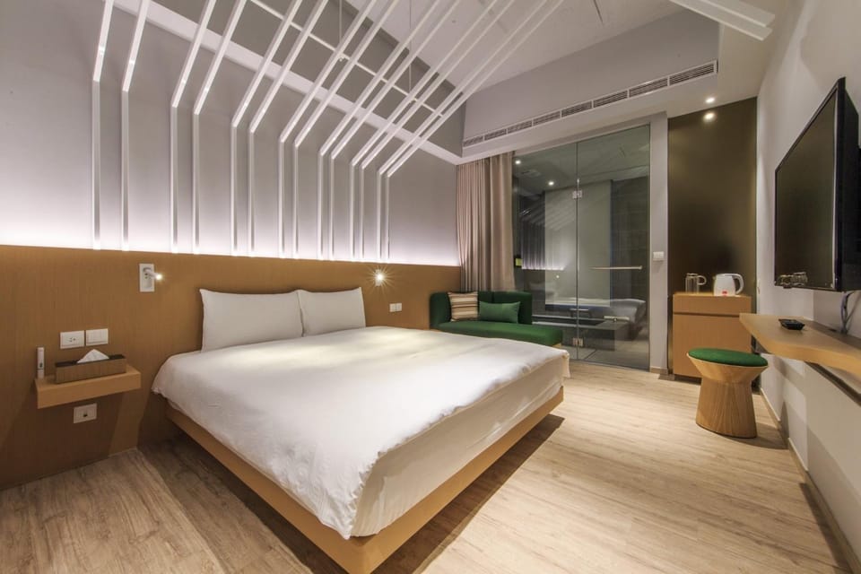 Bed, Photo of the whole room, Bedroom